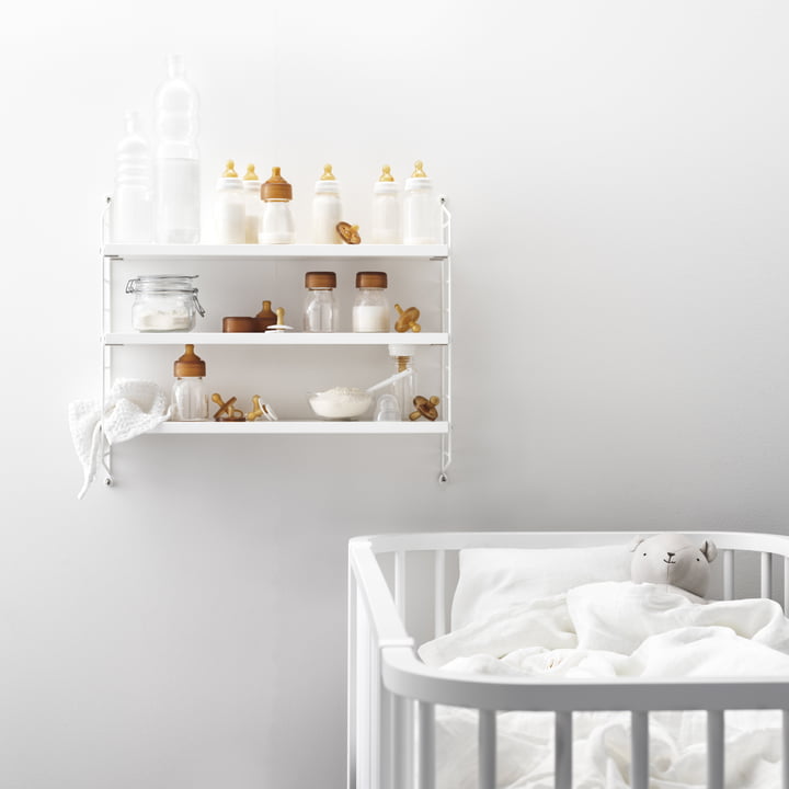 Discreet shelf for the children's room