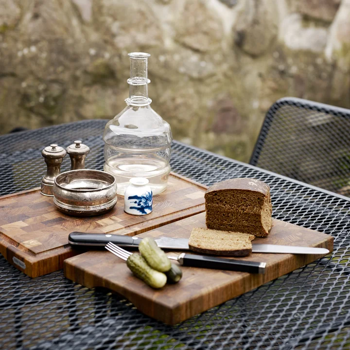 The Dania cutting board on the terrace