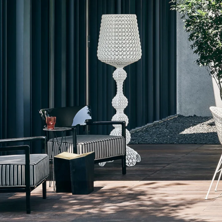Outdoor lounge with Kartell