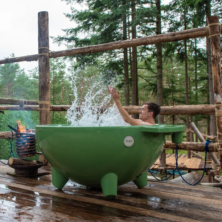 The Dutchtub Original from Weltevree on a high wooden platform in the middle of the forest