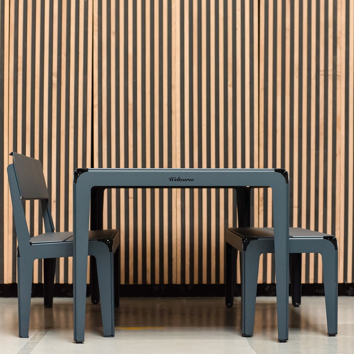 The Bended benches and tables from Weltevree are made of bent aluminium plates.