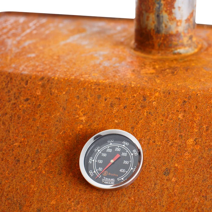 The built-in thermometer of the Outdoor steel stove XL from Weltevree