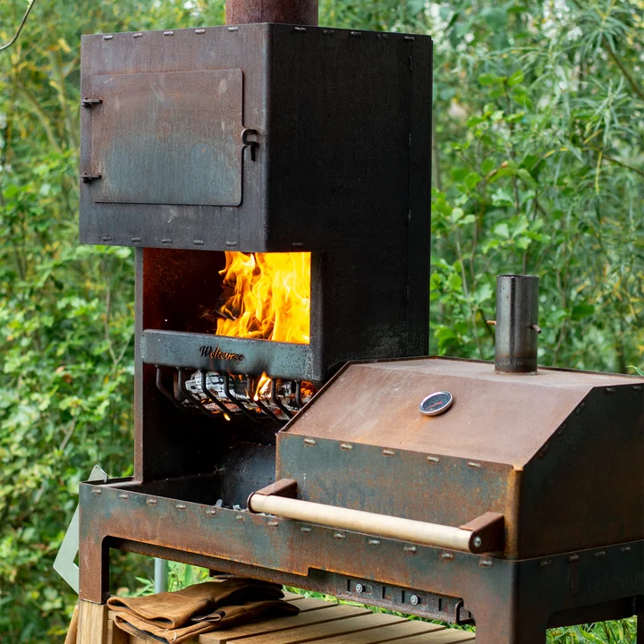 The Outdoor steel stove XL from Weltevree on the base in the open air
