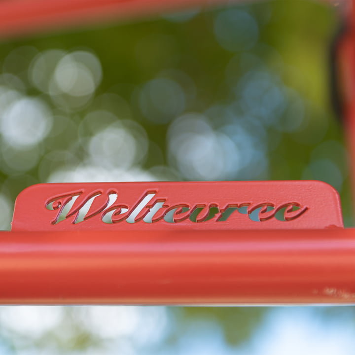 The logo of Weltevree on the steel triangle of the Swing swing.