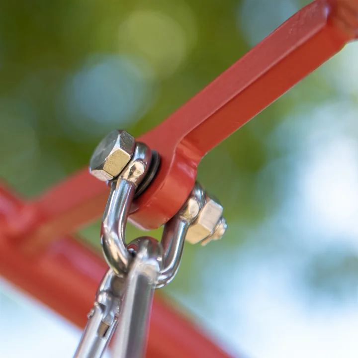 The Swing swing from Weltevree has a load capacity of 100 kg.