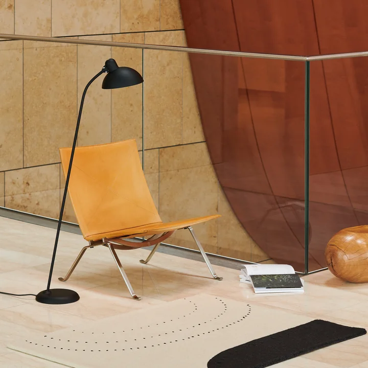 Unadorned floor lamp in Bauhaus ambience