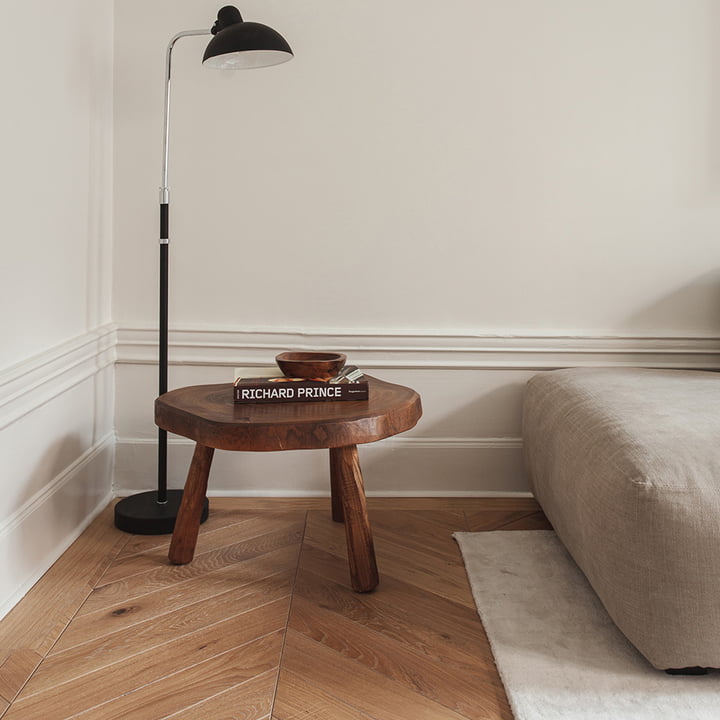 Timeless floor lamp in living room