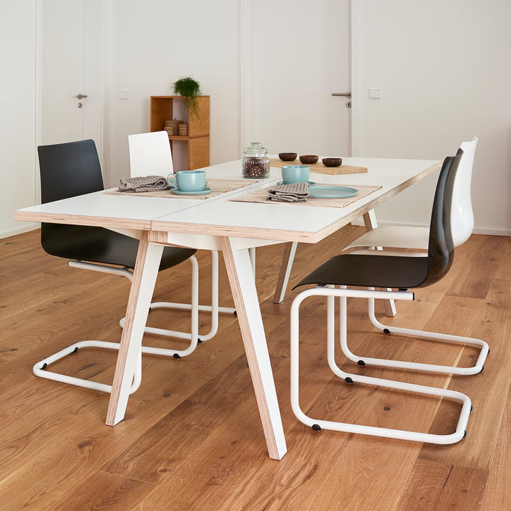 Cantilever chair from Tojo in black and white