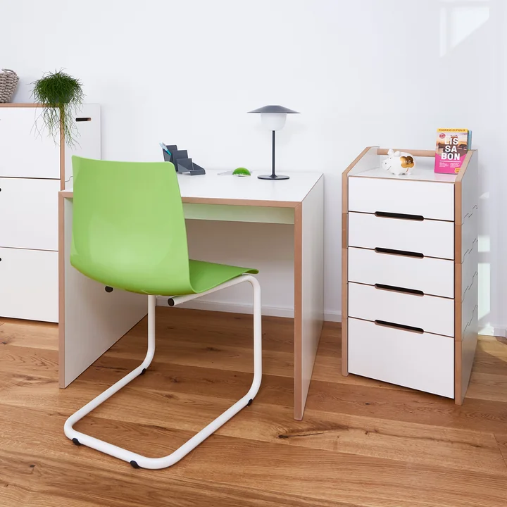 freistell Table 80 x 80 cm and cantilever chair from Tojo