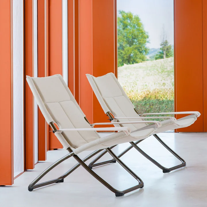 Two Snooze deckchairs Cozy from Emu in bronze / havana