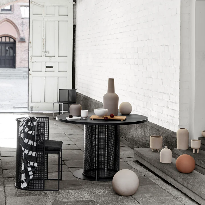 Stylish terracotta vase for the Fkur