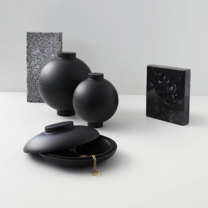 Timeless wooden bowls in black