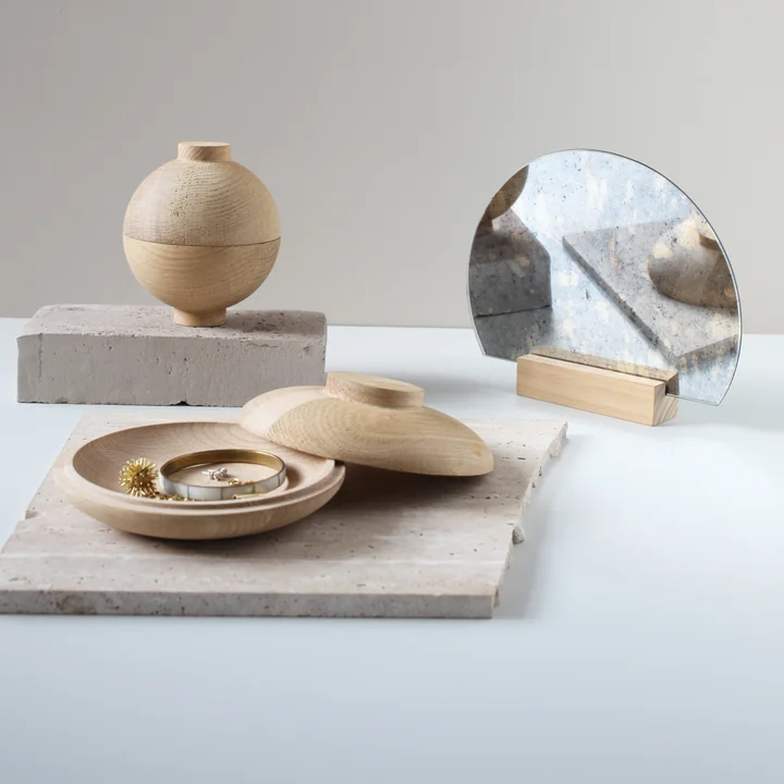 Wooden bowls with a natural look