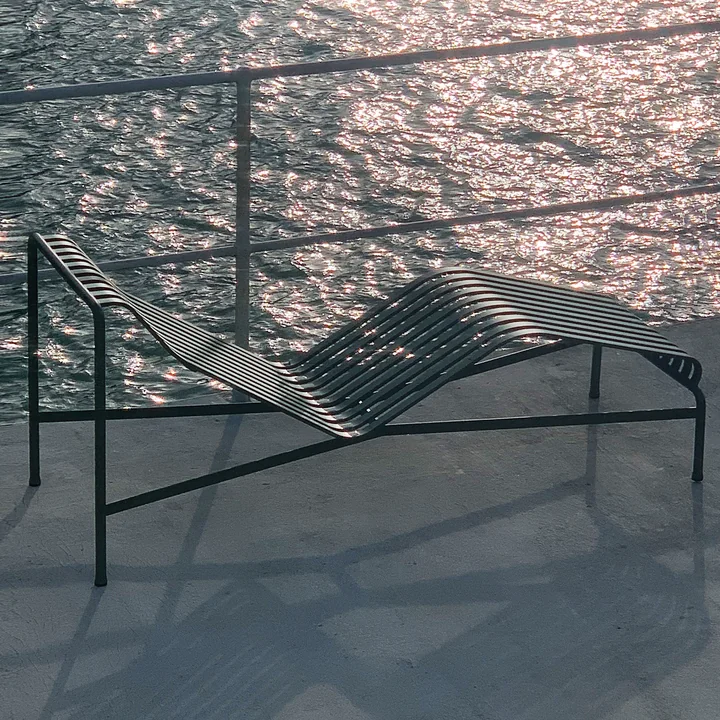 Comfortable deckchair for any setting