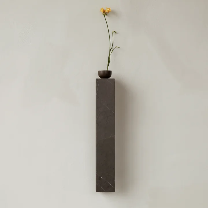 The vertical Plinth shelf from Audo with a vase