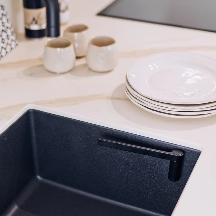 The dishcloth holder, straight from Happy Sinks is almost invisible