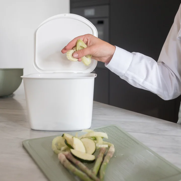 The BIBO Bio waste container from Koziol on the kitchen counter