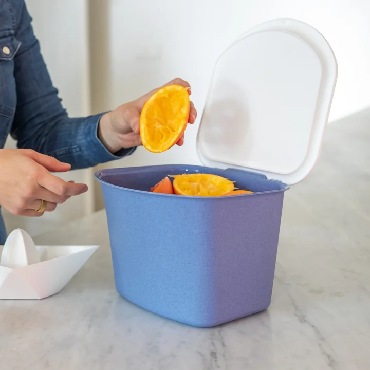 The BIBO Bio waste container from Koziol with orange peels