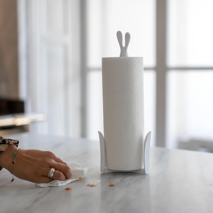 The ROGER kitchen roll holder from Koziol on the kitchen counter