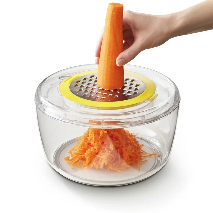 The grating disc of the Multi-Prep salad preparation set from Joseph Joseph for carrots