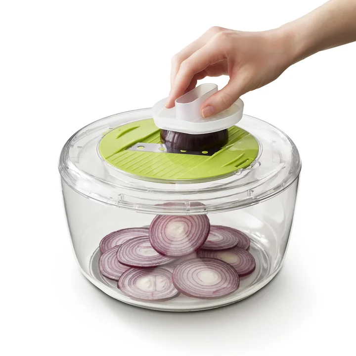 The cutting disc of the Multi-Prep salad preparation set from Joseph Joseph for onions