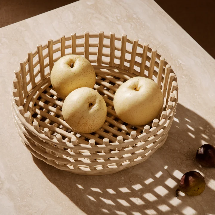 The ceramic Centerpiece from Ferm Living is suitable for food and everyday objects
