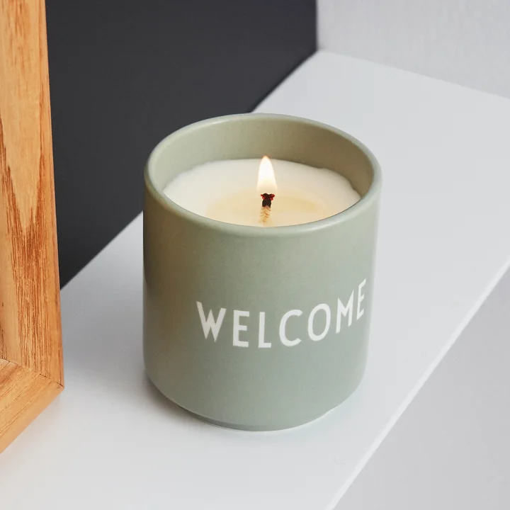 The scented candle Welcome from Design Letters is suitable for the entrance
