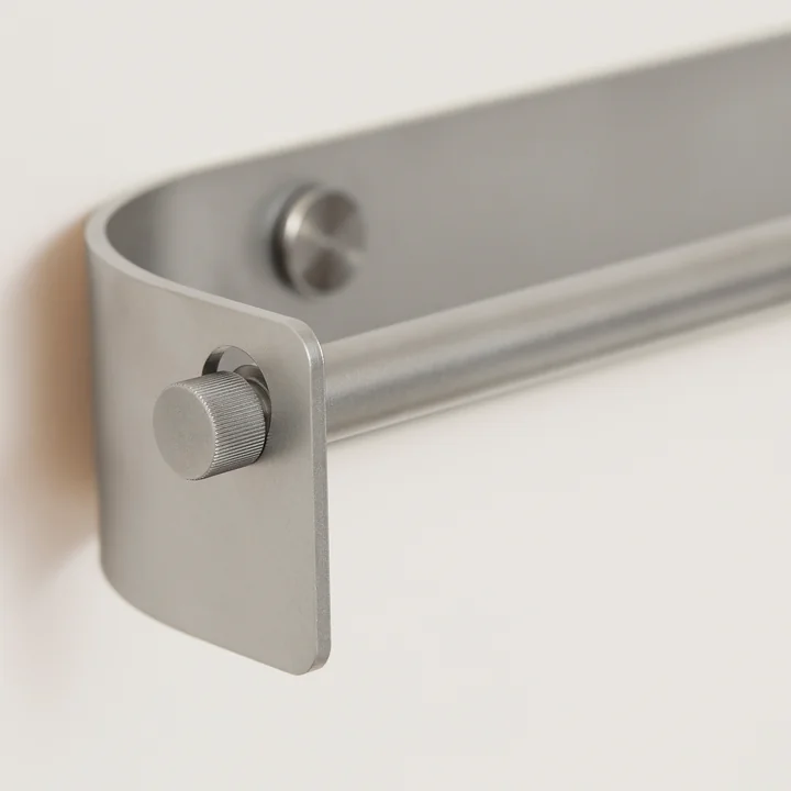 Steel towel rack with one suspension