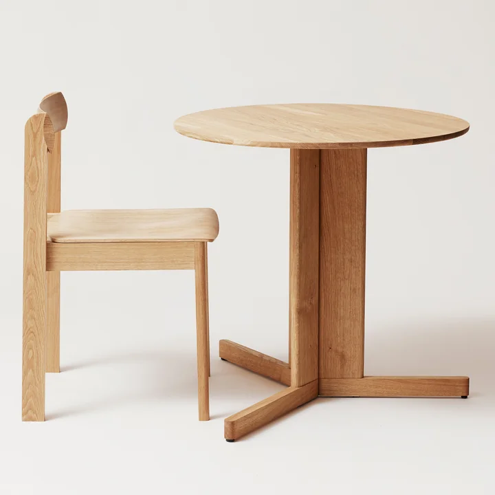 Timeless wooden chair and round table made of oak