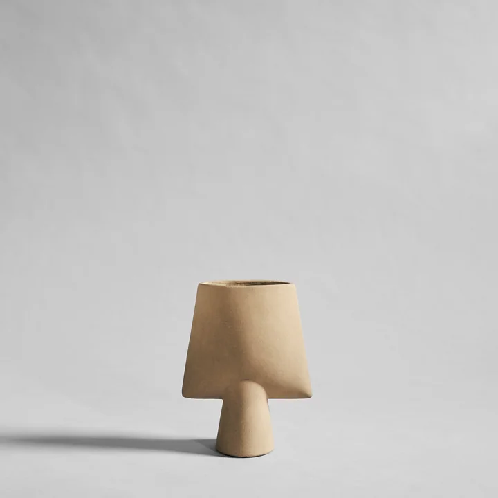 The Sphere vase Square Mini is designed by experienced ceramicists