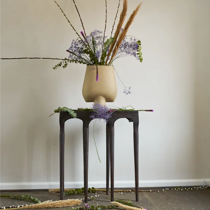 The Sphere vase Square Large from 101 Copenhagen with a large bouquet