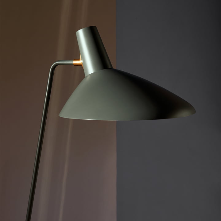 The Tripod HM8 floor lamp from & Tradition in detail