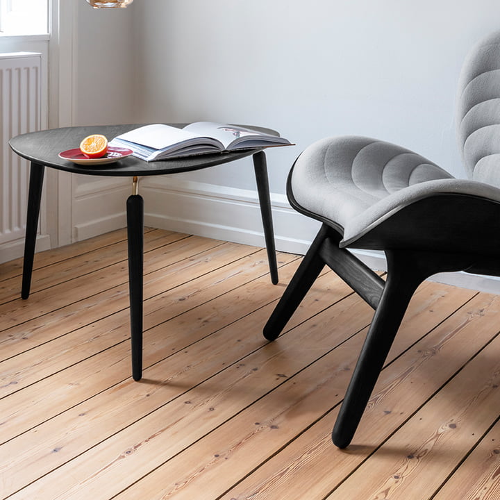 Stylish and unobtrusive: The black Hang Out coffee table from Umage