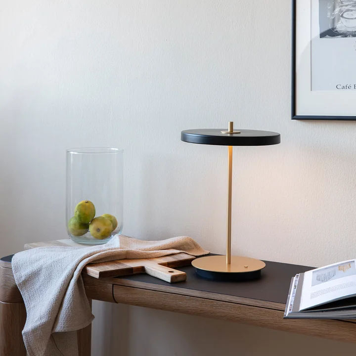 The stylish, cordless design of the Asteria Move LED table lamp from Umage