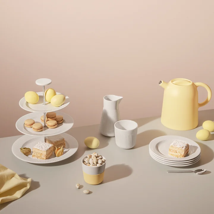 The Thimble vacuum jug and the Caffè Lungo mug of Eva Solo in the new Lemon -yellow