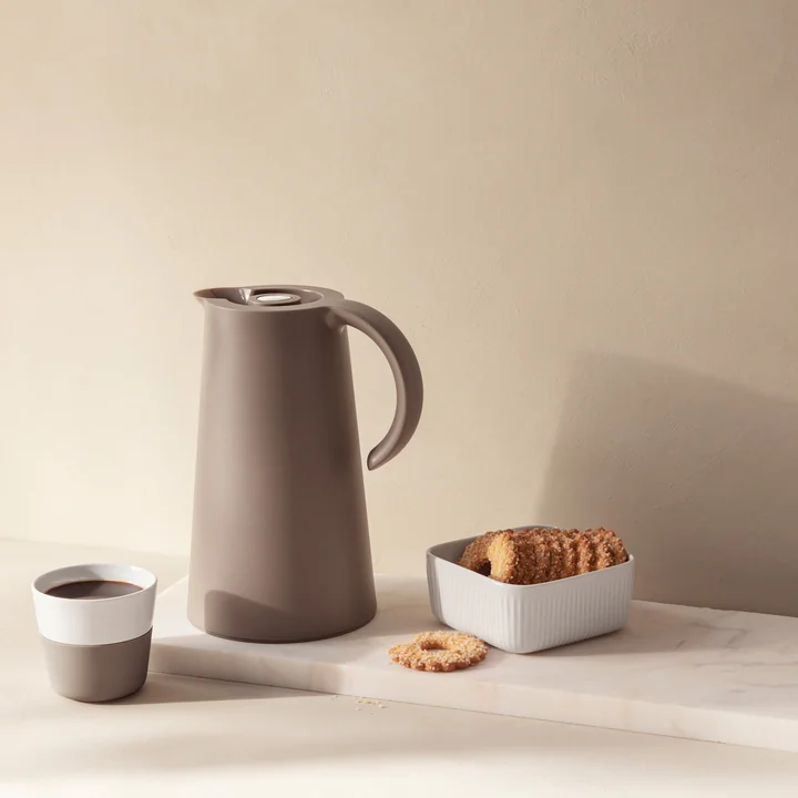 The Rise vacuum jug from Eva Solo in new taupe
