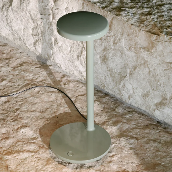 The light source of the Oblique LED table lamp from Flos is concealed.