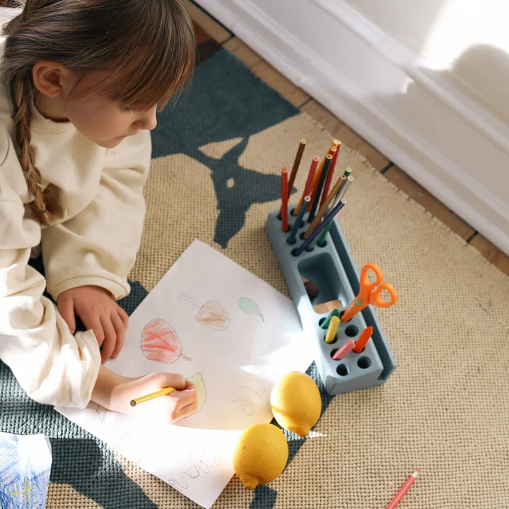 The stable pen holder from Nofred on the floor