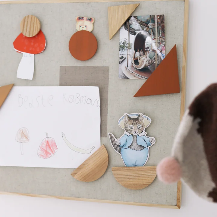 The pinboard from Nofred with different magnets