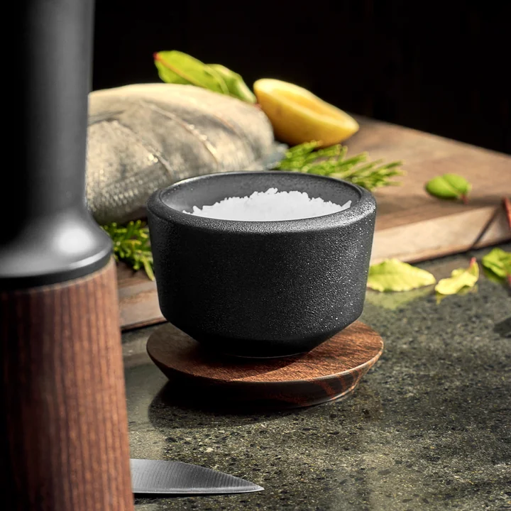 The stylish RÅ salt bowl with ash lid from Rosendahl