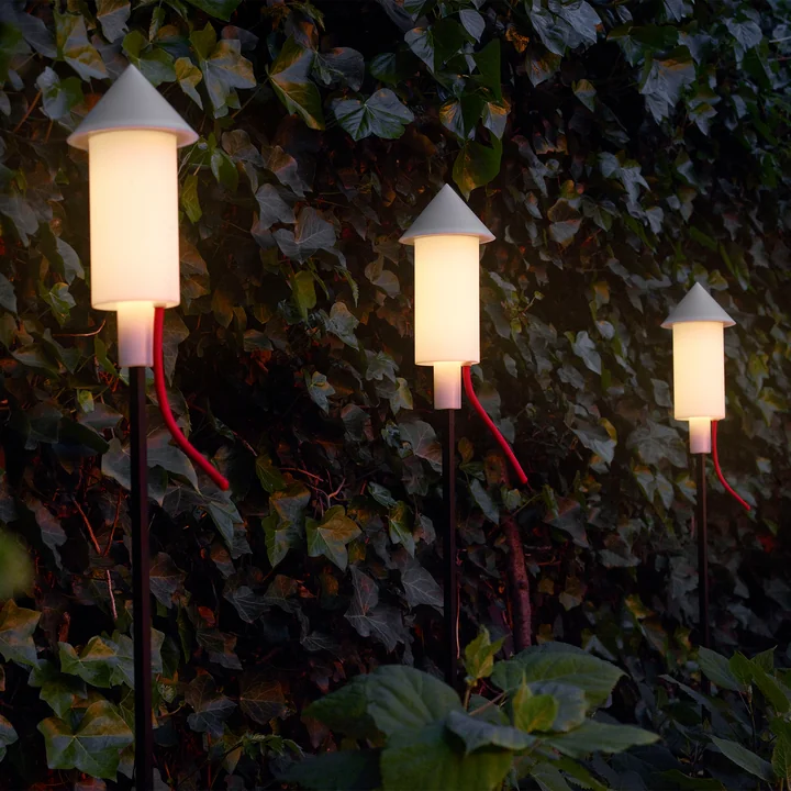 The Prêt a Racket solar light from Fatboy switches on and off automatically