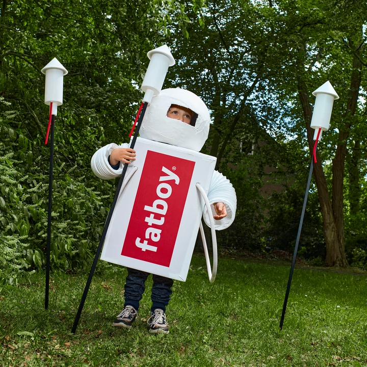The Prêt a Racket solar light from Fatboy comes in the form of a funny rocket.
