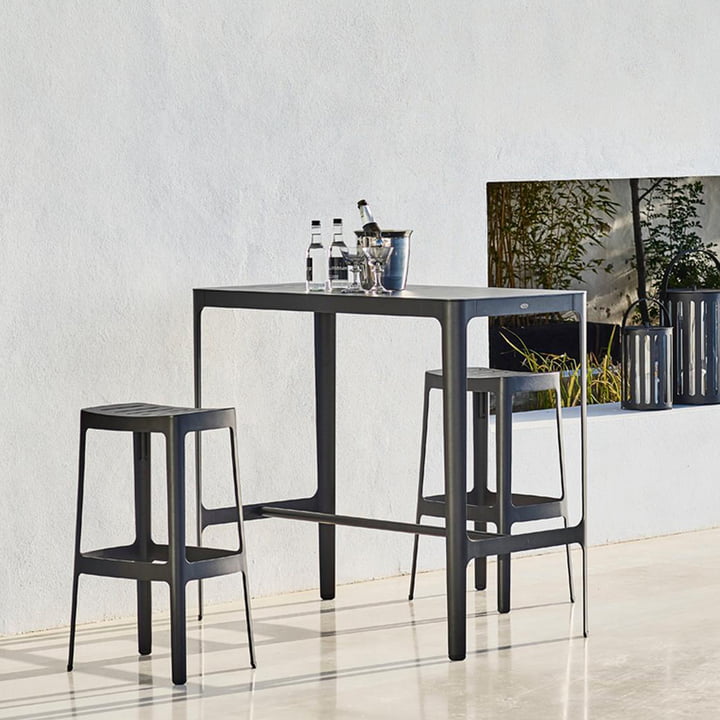 The light and practical Cut bar furniture from Cane-line