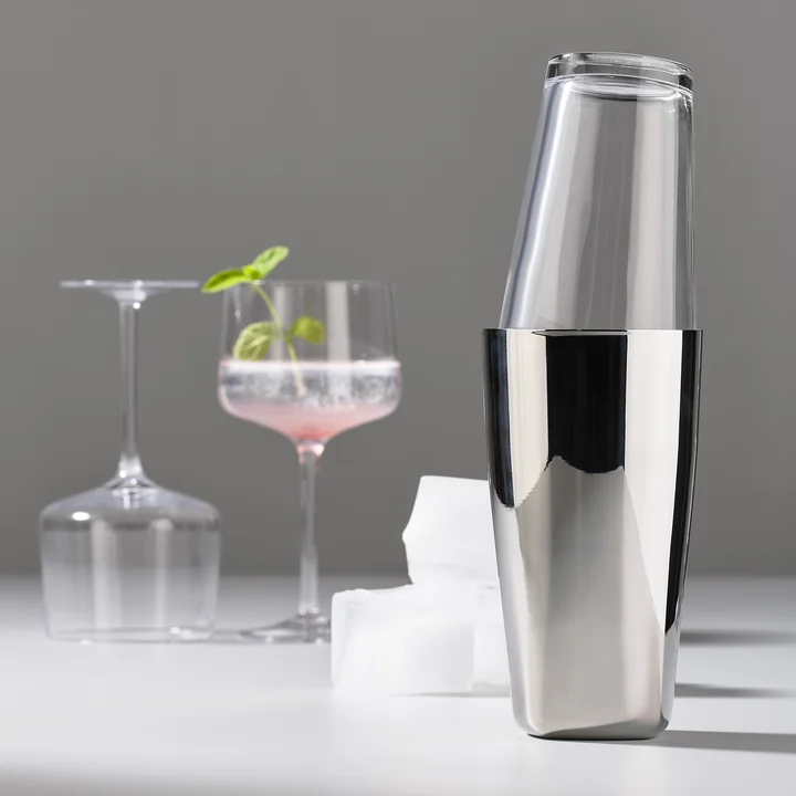 The Boston Cocktail-Shaker from Zone Denmark prepares martinis and co. in the twinkling of an eye.