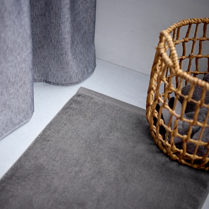 The Comfort bathroom mat from Södahl in front of the shower