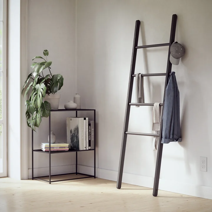 Leana Filing ladder from Umbra