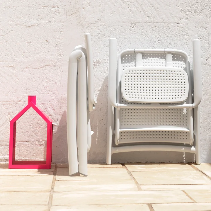 The Acquamarina Relax Garden chair and the Darsena Relax Folding chair from Nardi folded