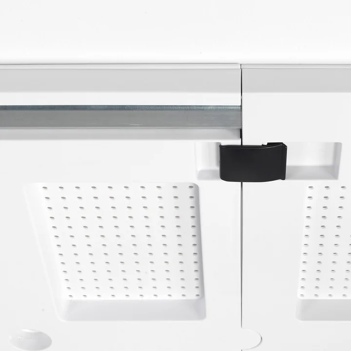 The mounting brackets on the Levante extension table from Nardi