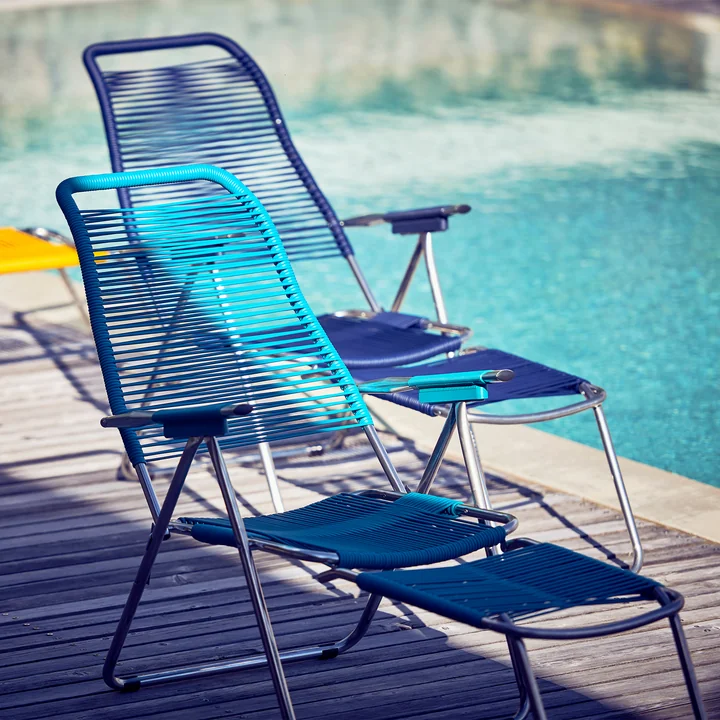 The deck chair Spaghetti from Fiam by the pool