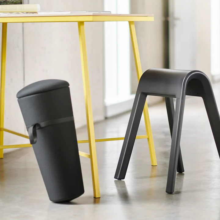 The Stand-Up stool from Wilkhahn stands up again and again